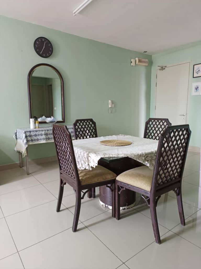 Putrajaya Bangi Serdang Homestay Extérieur photo